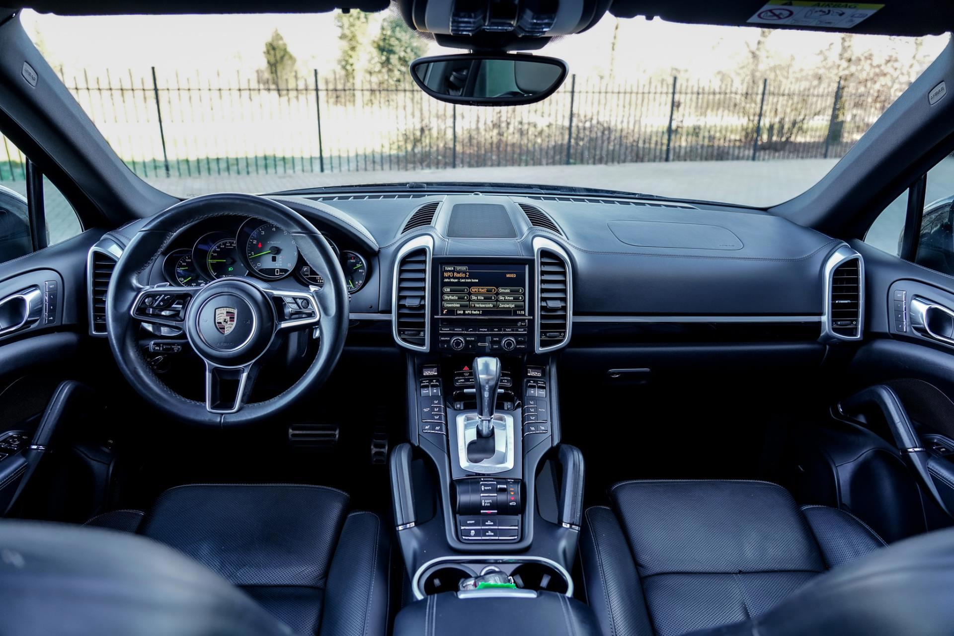 Foto van Porsche Cayenne S E-hybrid