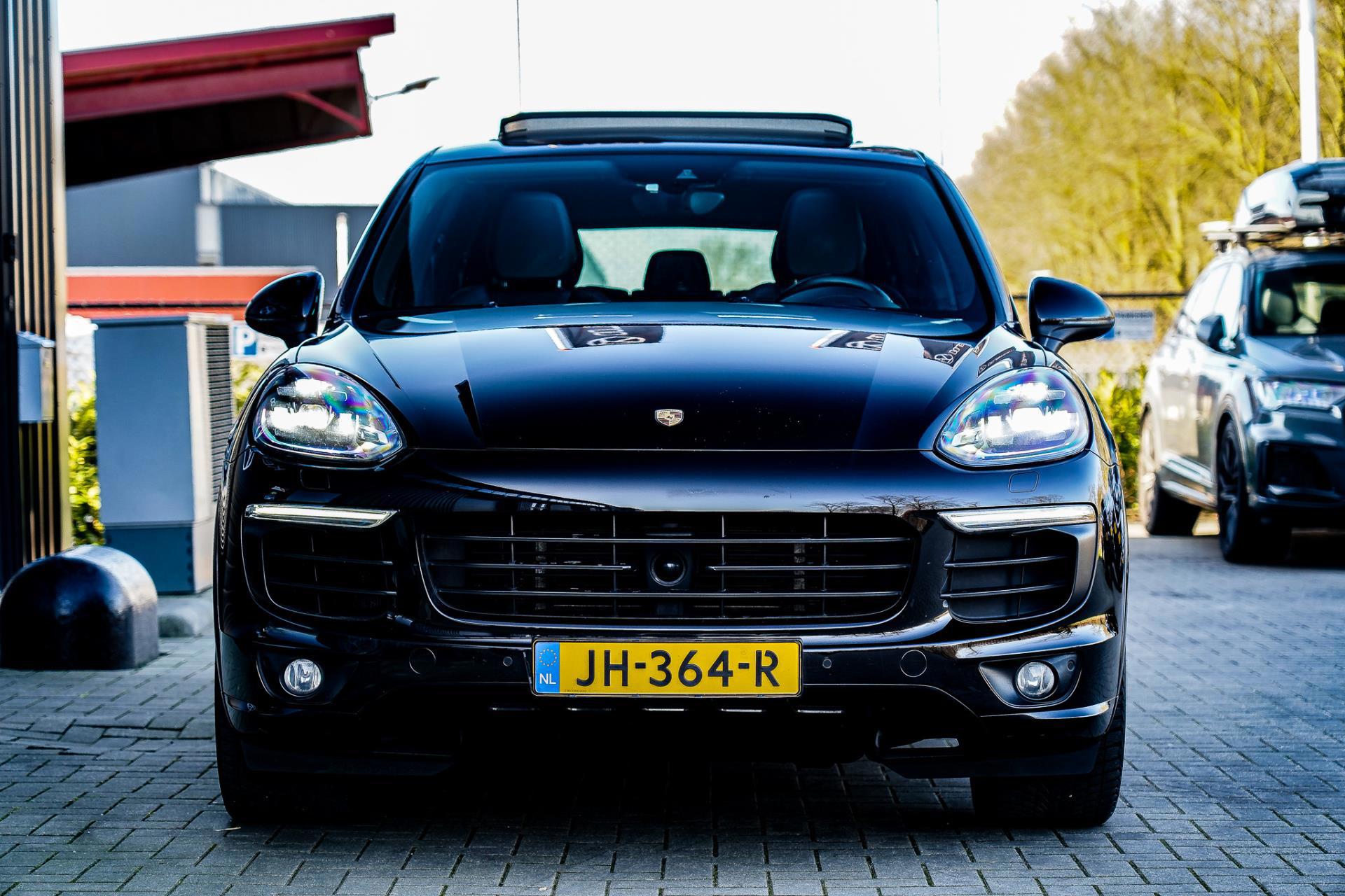 Foto van Porsche Cayenne S E-hybrid
