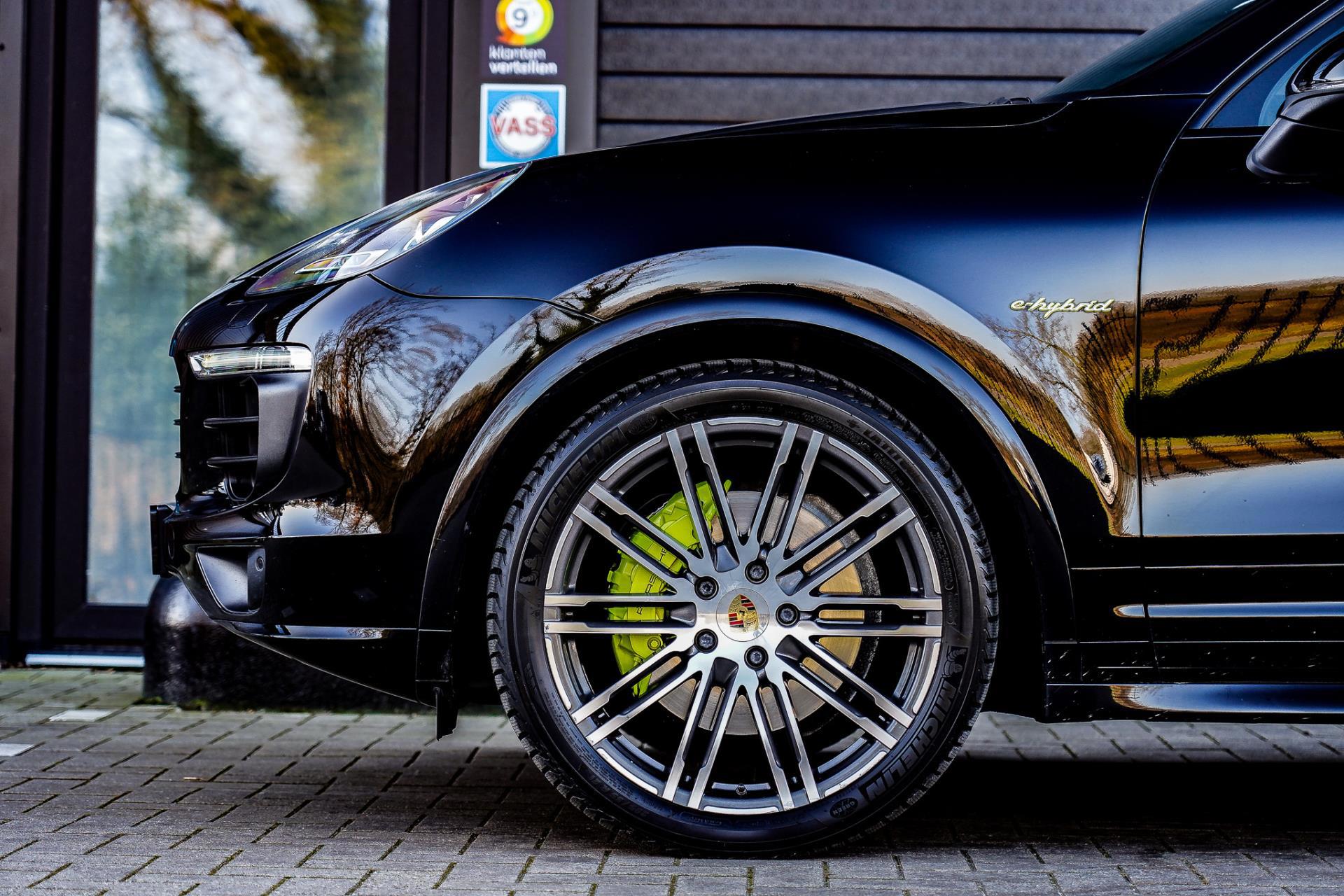 Foto van Porsche Cayenne S E-hybrid