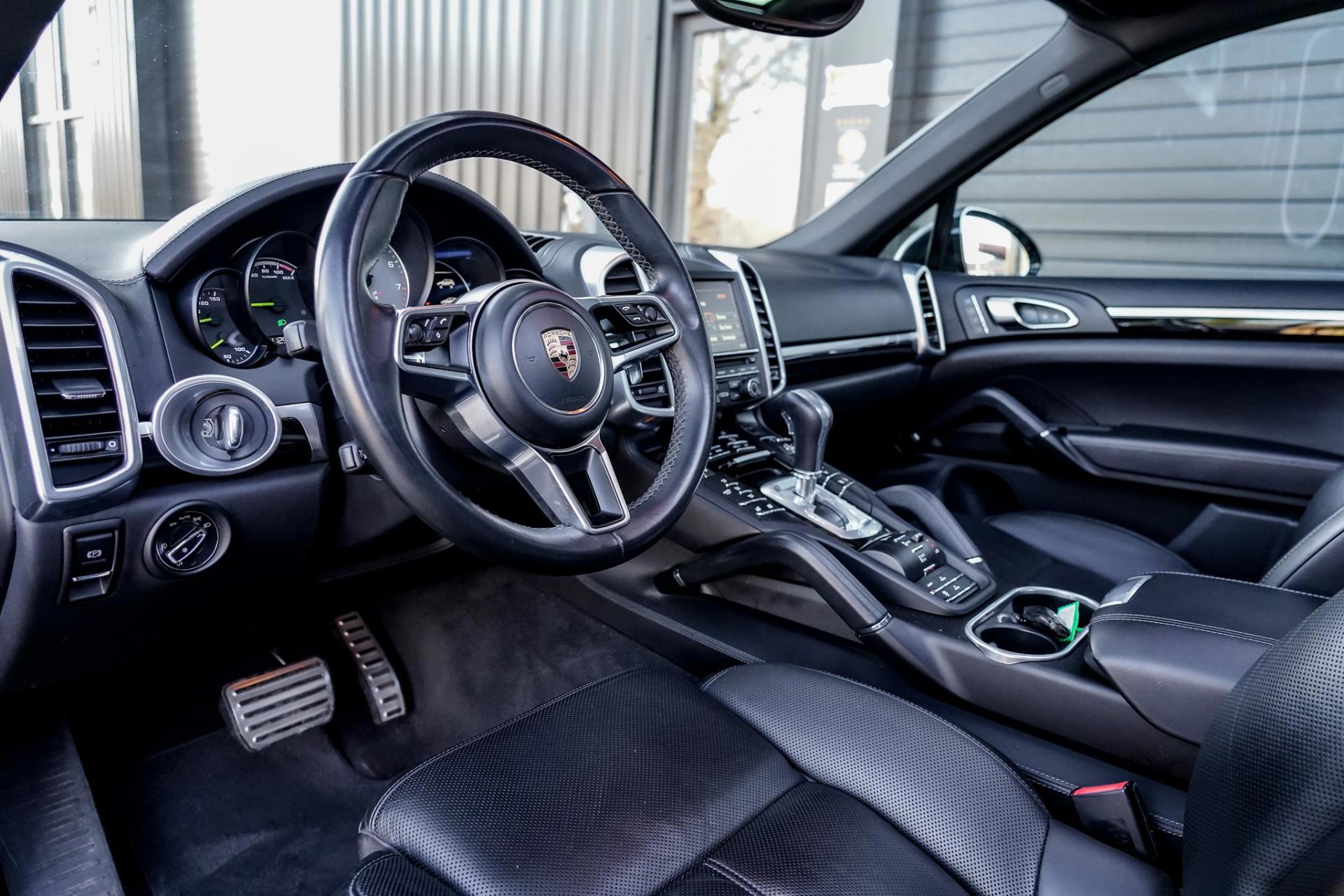 Foto van Porsche Cayenne S E-hybrid