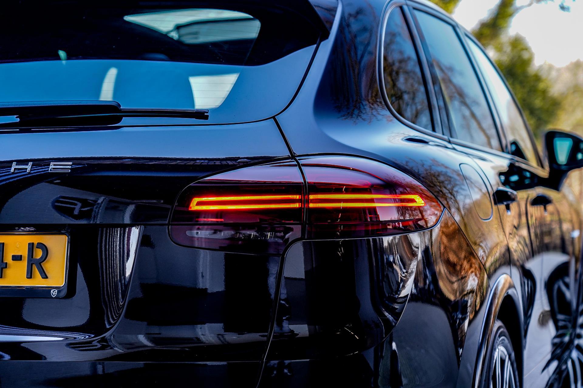 Foto van Porsche Cayenne S E-hybrid