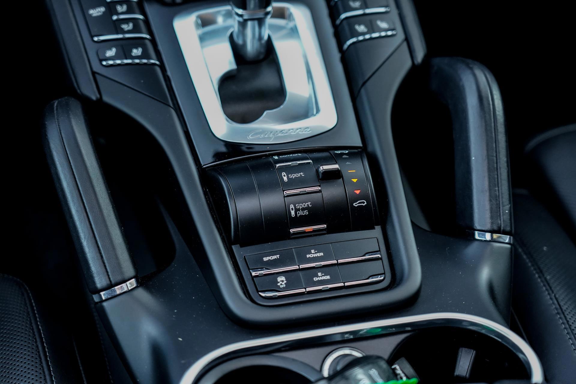 Foto van Porsche Cayenne S E-hybrid