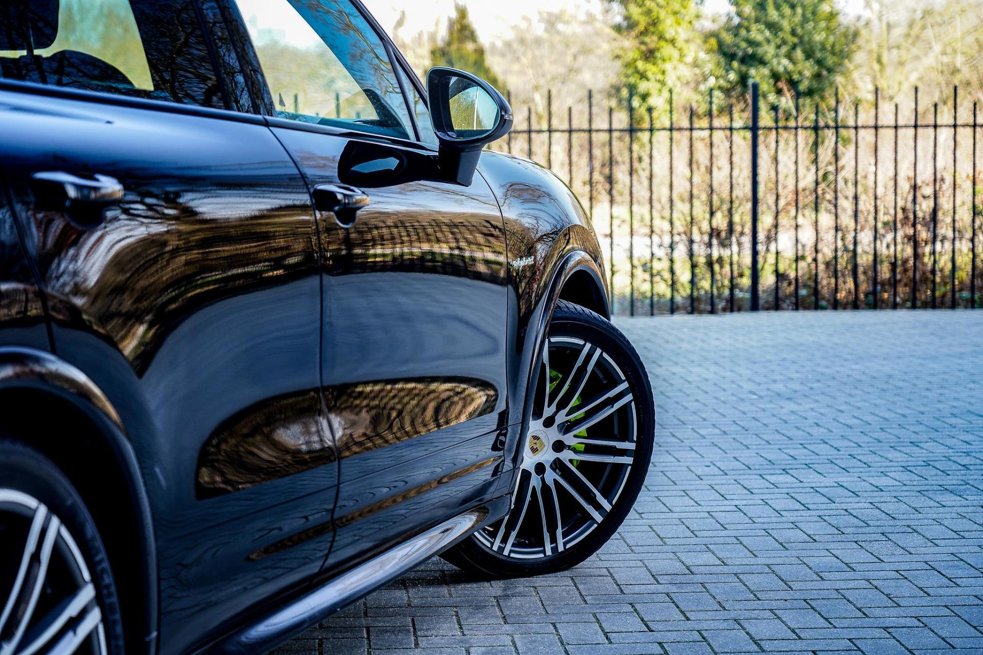 Foto van Porsche Cayenne S E-hybrid