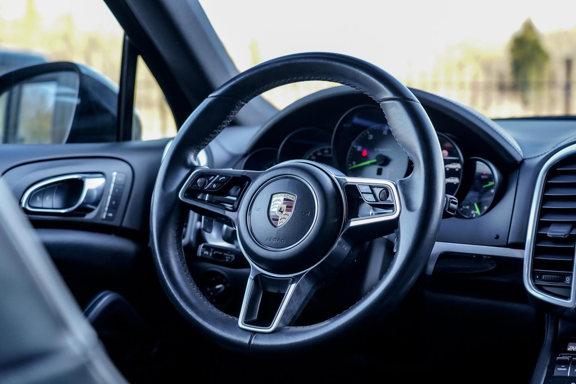 Foto van Porsche Cayenne S E-hybrid