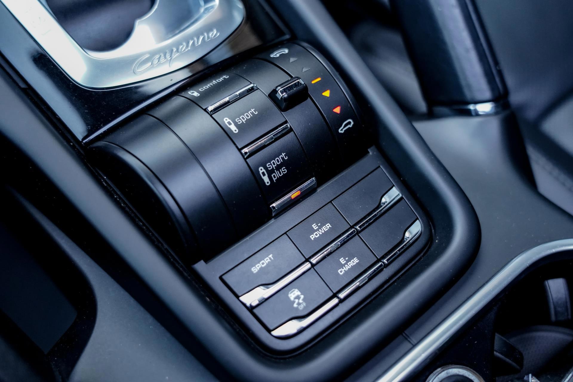 Foto van Porsche Cayenne S E-hybrid