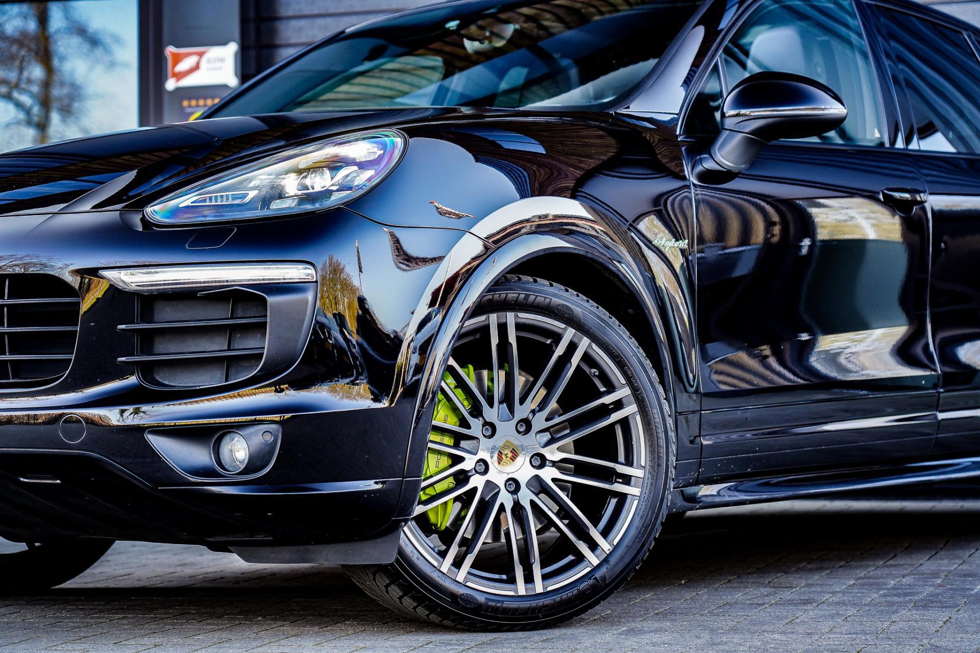 Foto van Porsche Cayenne S E-hybrid