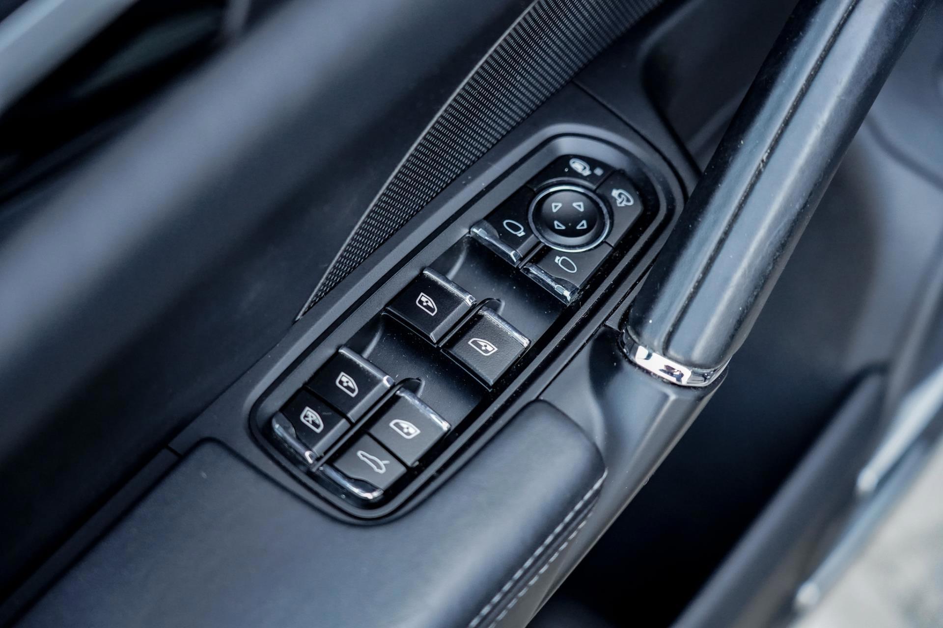 Foto van Porsche Cayenne S E-hybrid