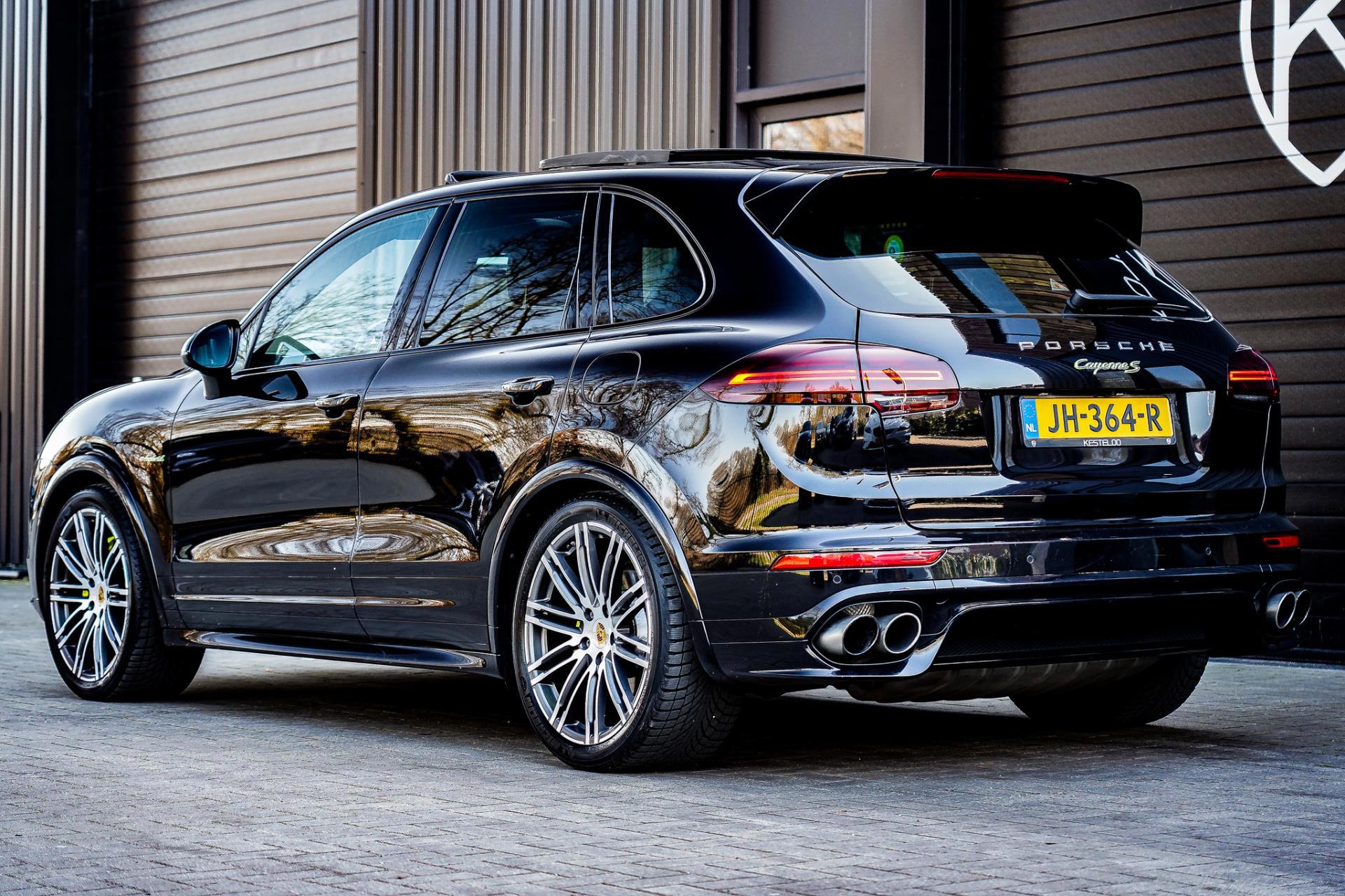 Foto van Porsche Cayenne S E-hybrid