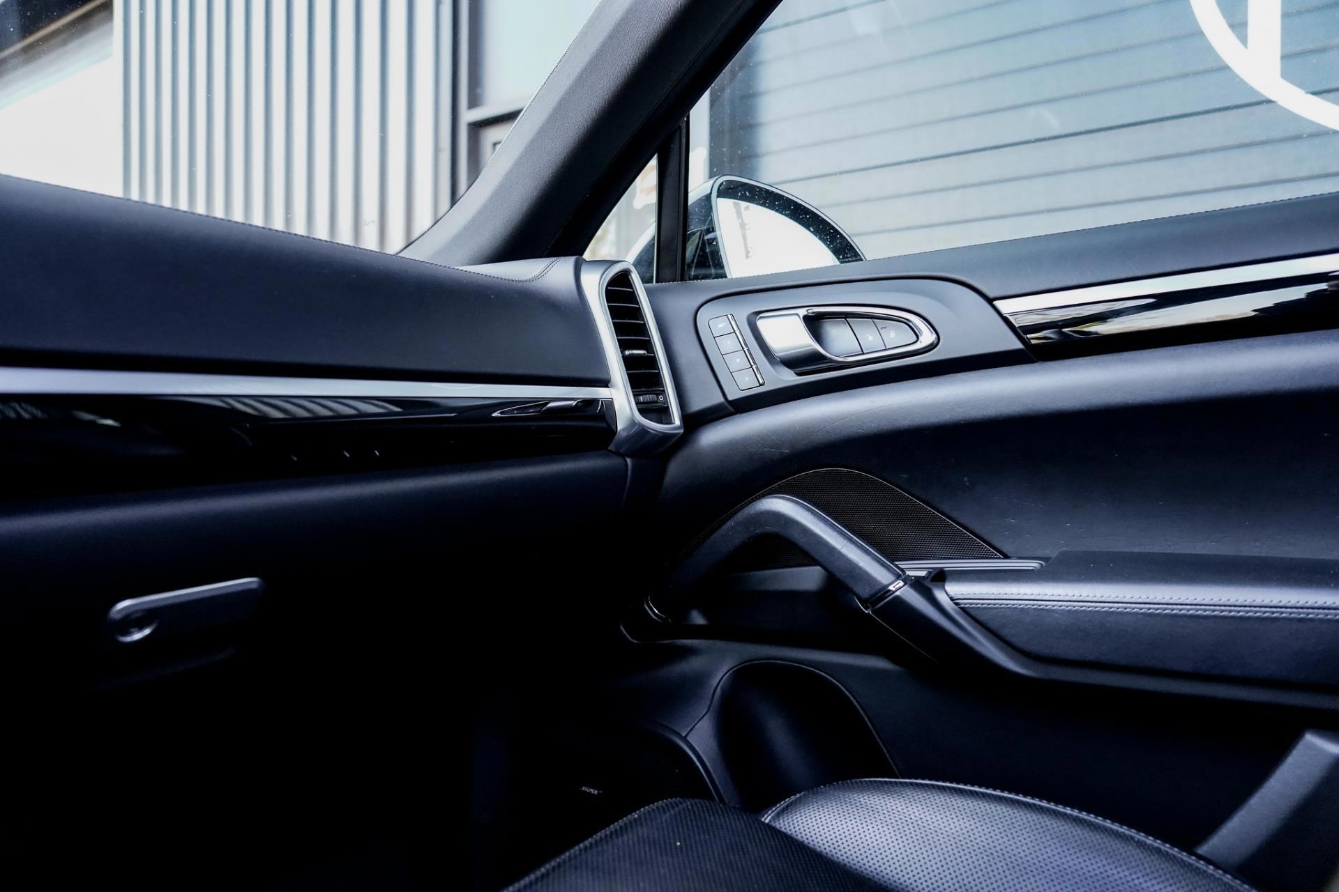 Foto van Porsche Cayenne S E-hybrid