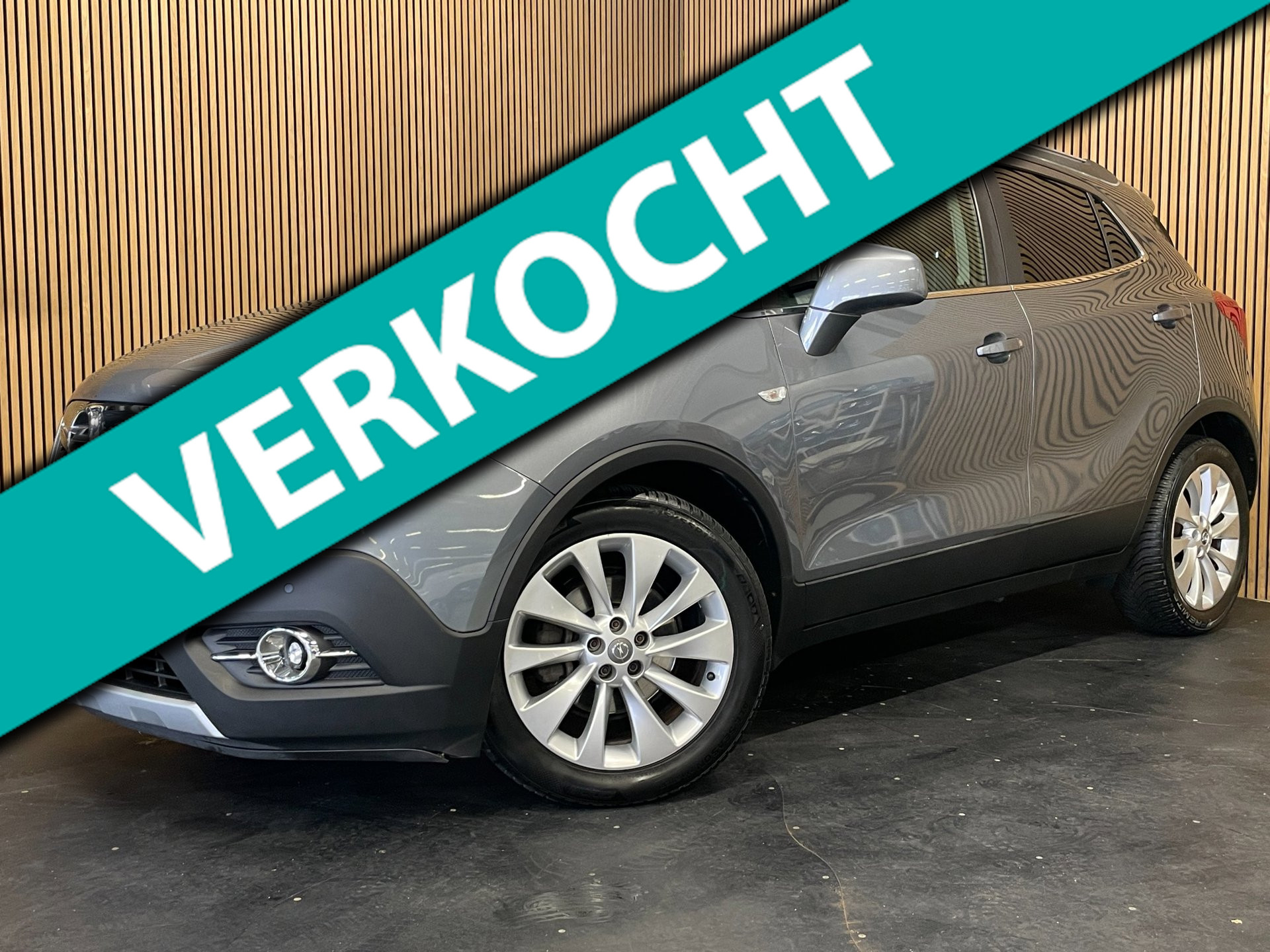Opel Mokka 1.4 T|140 PK|AUTOMAAT|TREKHAAK|VOLLEDER|CAMERA|CRUISE CONTROL|STOEL+STUURVERWARMING|NAVIGATIE|NETTE AUTO|LMV|MARGE| 2015 - voorkant