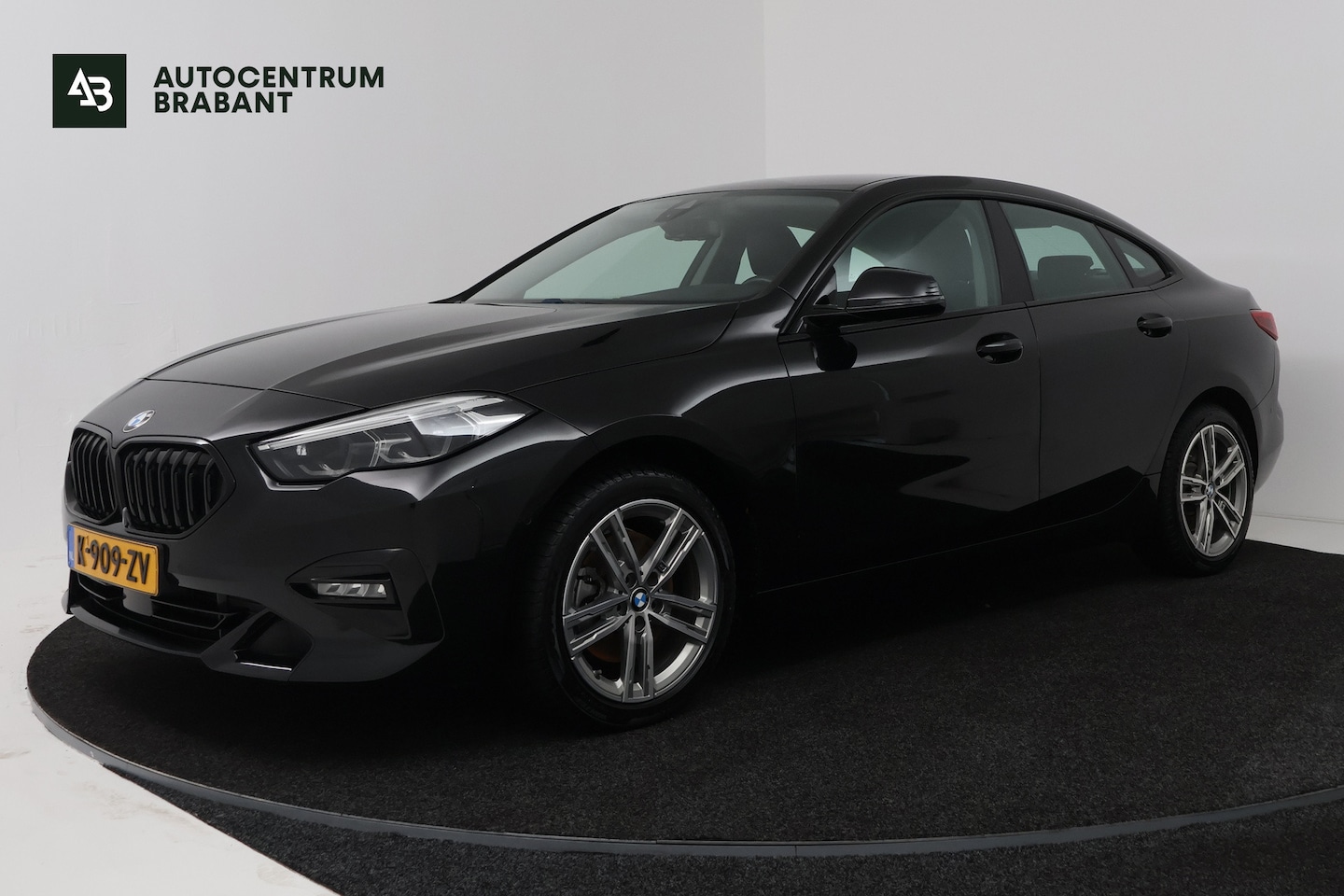 BMW 218i 218i High Executive (STOELVERWARMING, CAMERA, NAVIGATIE, CRUISE CONTROL, DEALER ONDERHOUDEN) 2021 - voorkant