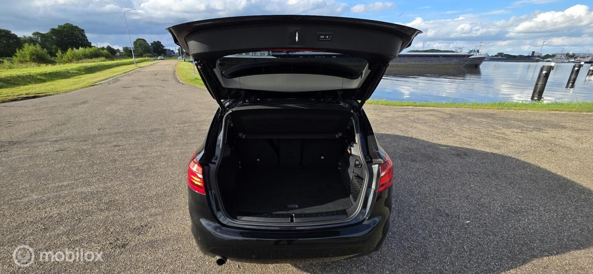 Foto van BMW 216i Active Tourer