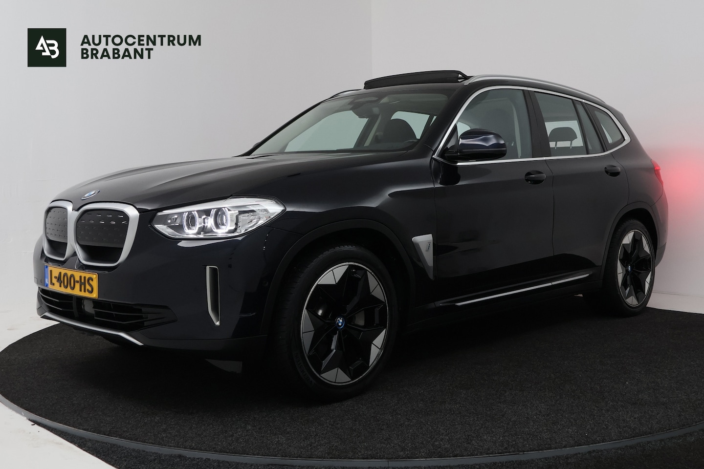 BMW Ix3 Executive 80 kWh (PANORAMADAK, SFEERVERLICHTING, ADAPTIVE CRUISE, AUTOPILOT, STOELVERWARMING, 1e EIGENAAR) 2021 - voorkant