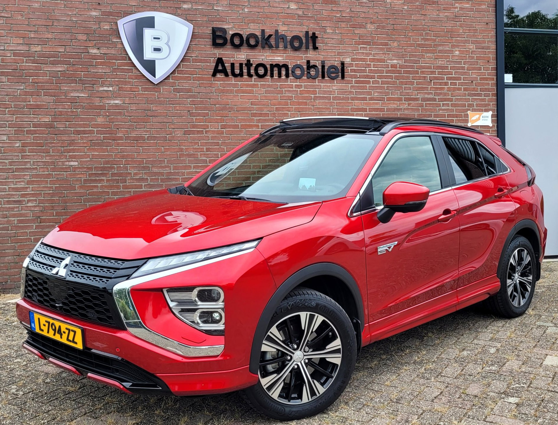 Mitsubishi Mitsubishi Eclipse Cross 2.4 PHEV Instyle - Pano, HUD, Cam, ACC, 4x stoelverw. [NL NAP] 2021 - voorkant