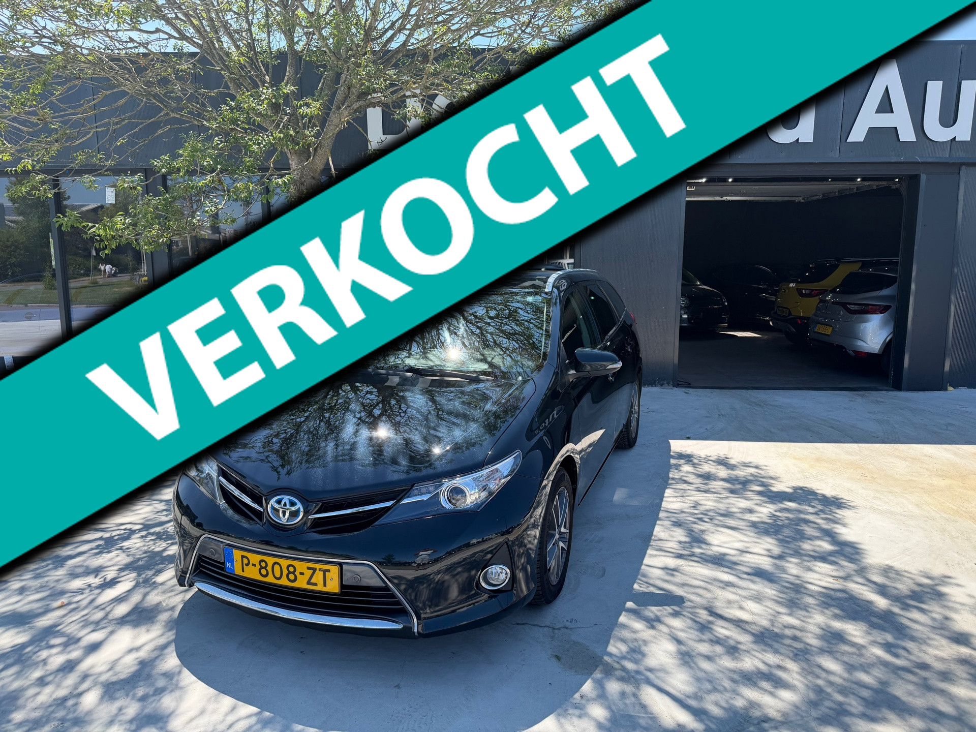 Toyota Toyota Auris 1.8 Hybrid Aspiration/ airco/ Stoel verwarming/ Parkeerhulp voor en achter/ 12 maanden garantie 2014 - voorkant