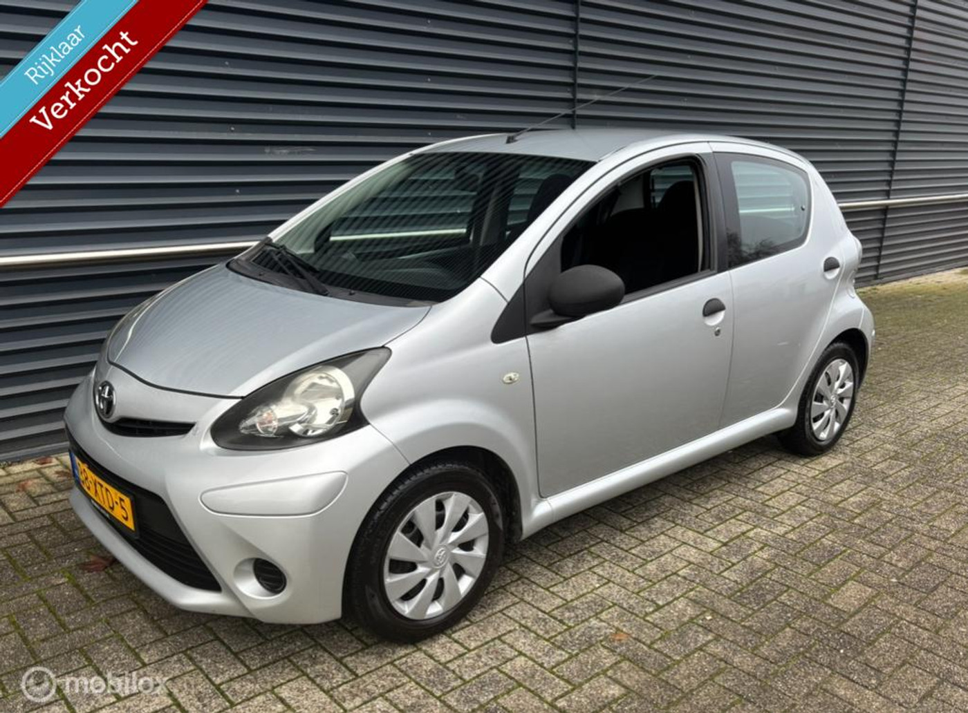 Toyota Toyota Aygo 1.0 VVT-i |Airco|Electrisch Pakket|2E Eigenaar| Nette Auto |4Nieuw Banden 2012 - voorkant