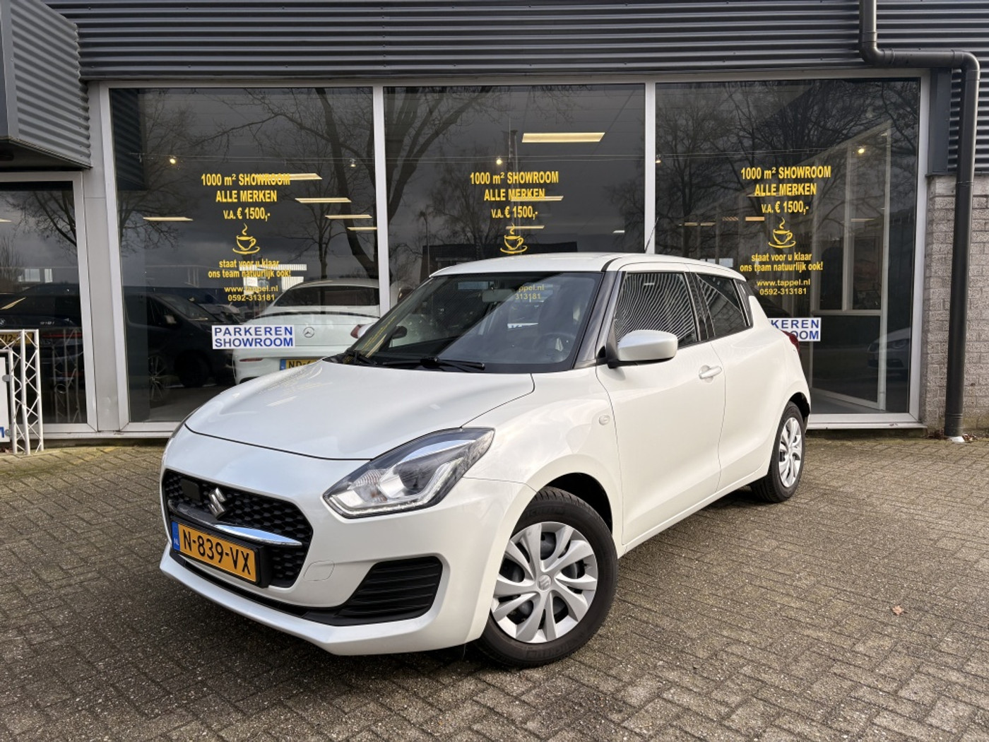 Suzuki Swift 1.2 Comfort Smart Hybrid Adaptive/Led/DAB 2022 - voorkant