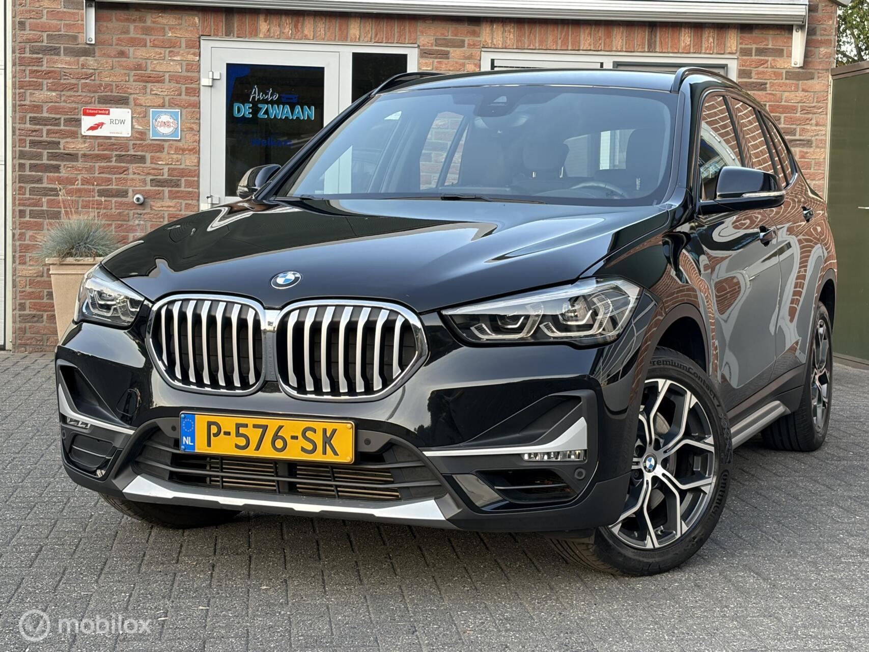 BMW X1 Sdrive20i sDrive20i High Executive|Afneembare Trekhaak|HUD|Sportstoelen|Leer|Zwarte Hemel|Sfeerverlichting|Carplay. 2022 - voorkant