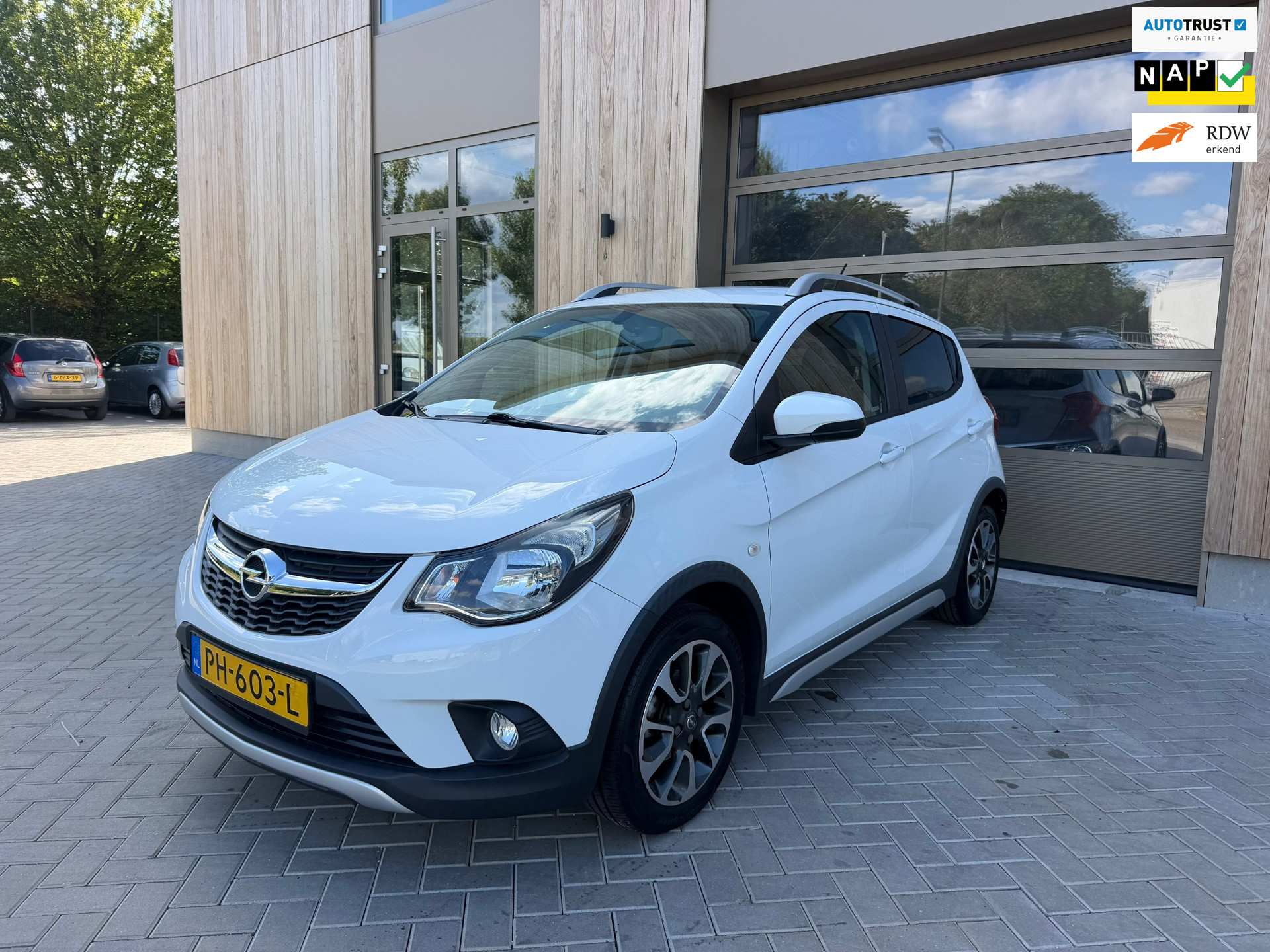 Opel Karl Rocks 1.0 Rocks Online Edition 5DRS|1ste eigenaar|Airco|Stoelverwarming|Stuurverwarming|Parkeersensoren|APK 2017 - voorkant