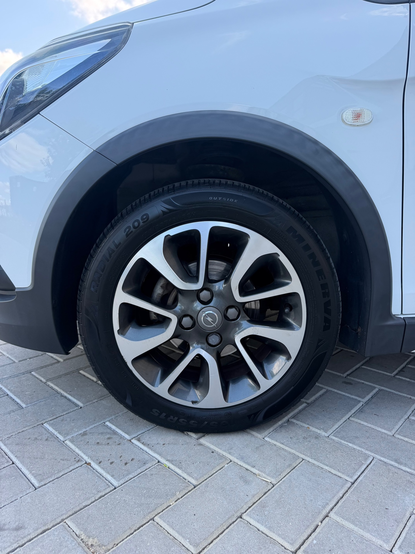 Foto van Opel Karl Rocks