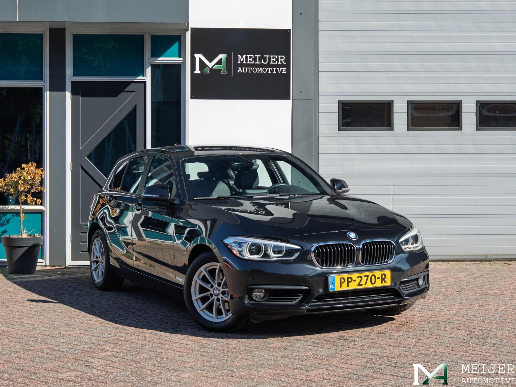 BMW 118i 118i Corporate Lease Executive 2017 - voorkant