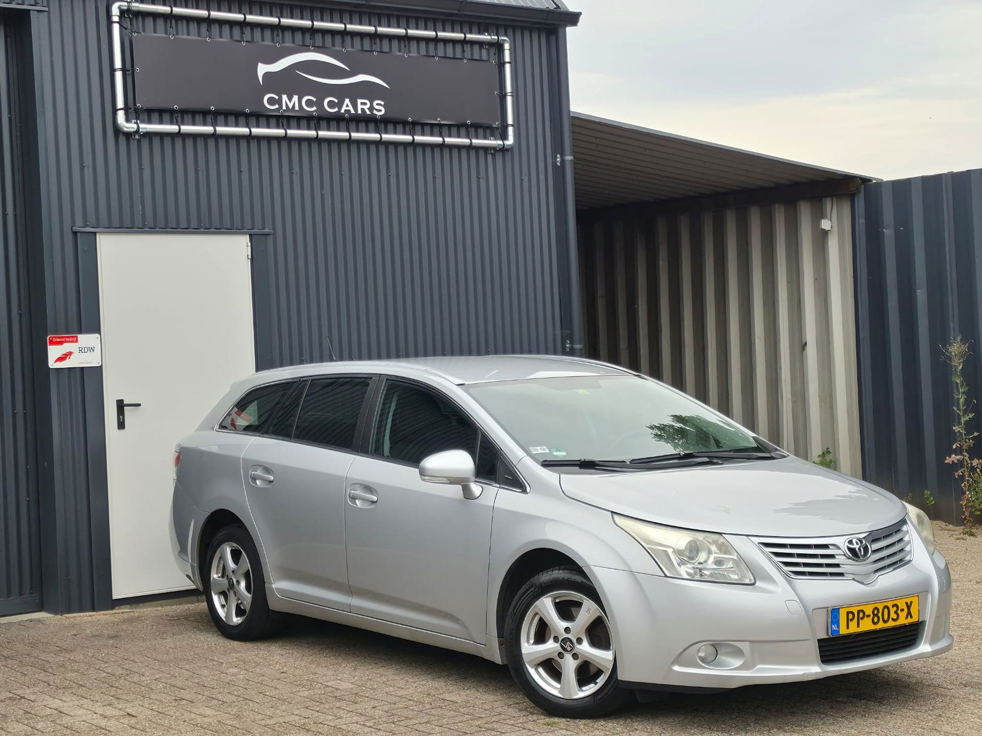Toyota Toyota Avensis 1.6 VVTi Business RIJDT&SCHAKELT PERFECT!!AIRCO//TREKHAAK// 2011 - voorkant