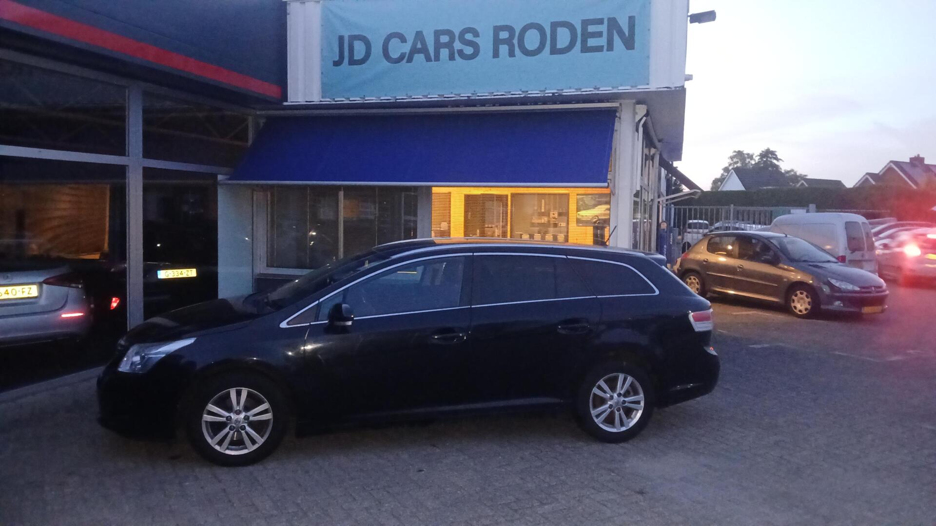 Toyota Toyota Avensis 1.8 VVTi Dynamic! Luxe! NetJes! Goed! 2010 - voorkant