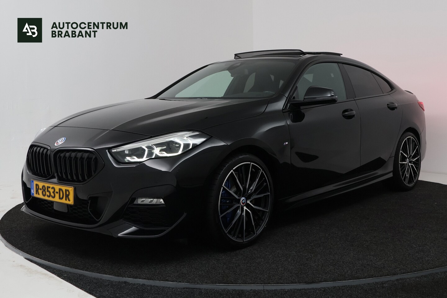 BMW 218i 218i Business Edition (PANORAMADAK, CRUISE CONTROL, NAVIGATIE, PARKEERSENSOREN) 2022 - voorkant
