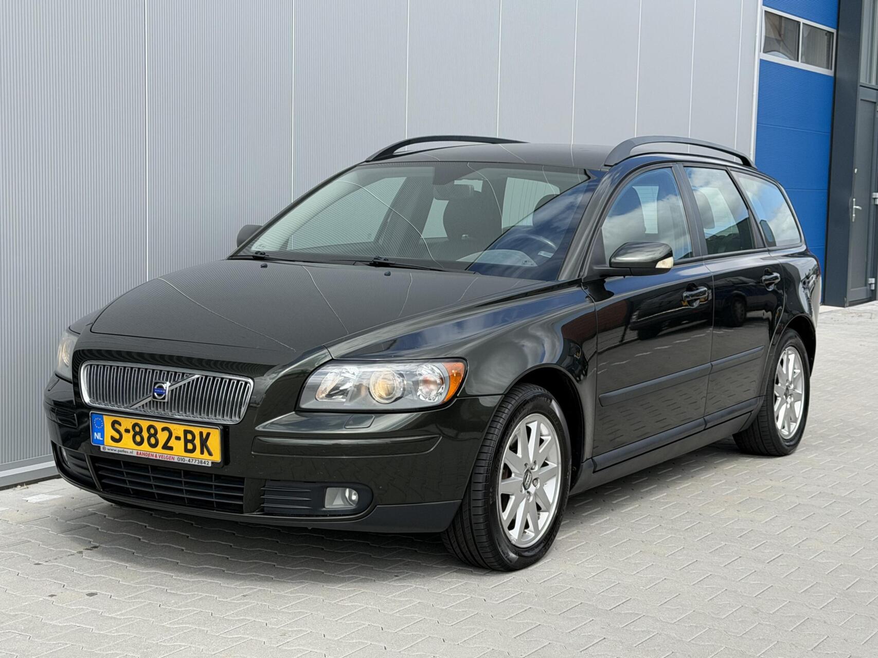 Volvo V50 2.5 T5 Momentum - Automaat - Cedar Green Metallic 2005 - voorkant