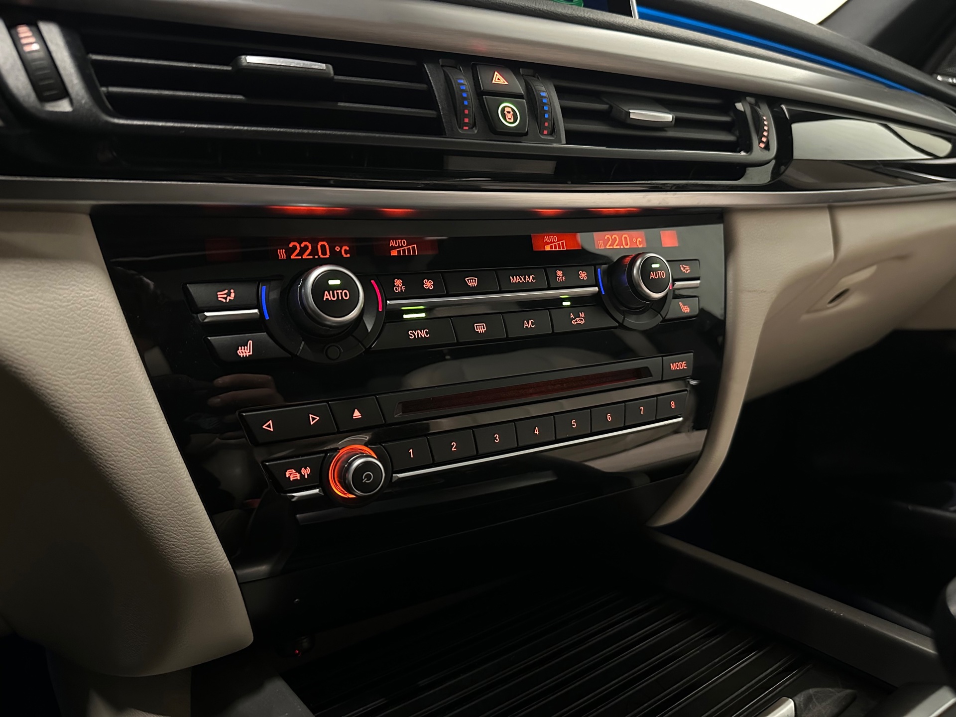 Foto van BMW X5 Xdrive50i