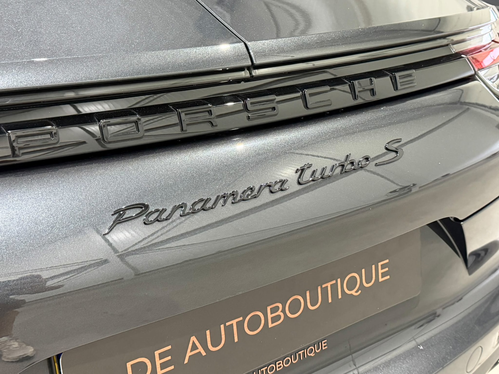 Foto van Porsche Panamera Turbo S E-hybrid