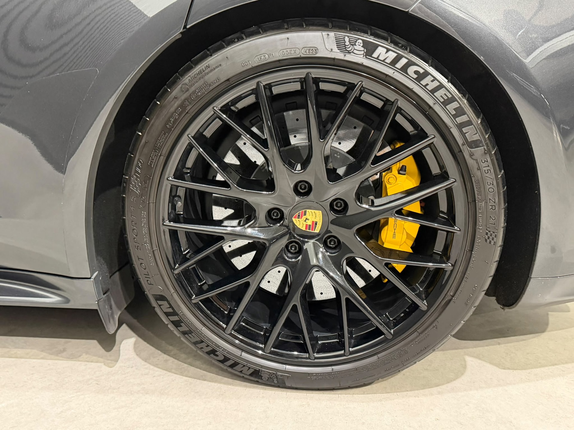 Foto van Porsche Panamera Turbo S E-hybrid