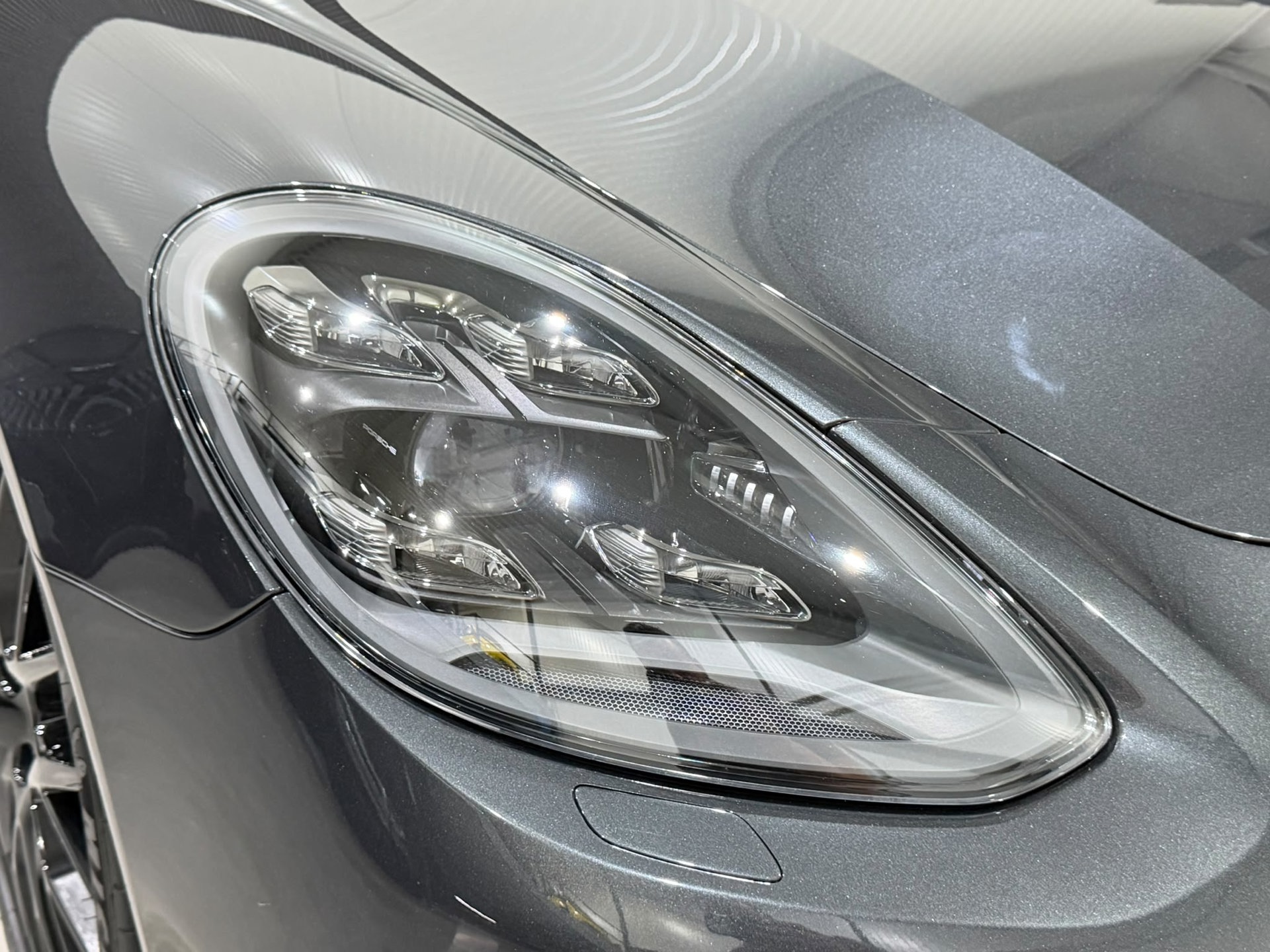 Foto van Porsche Panamera Turbo S E-hybrid