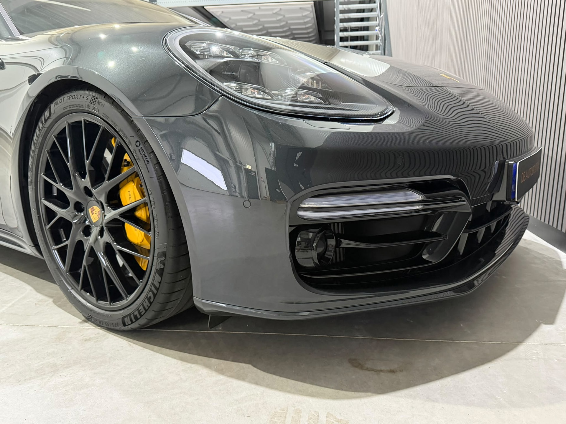 Foto van Porsche Panamera Turbo S E-hybrid