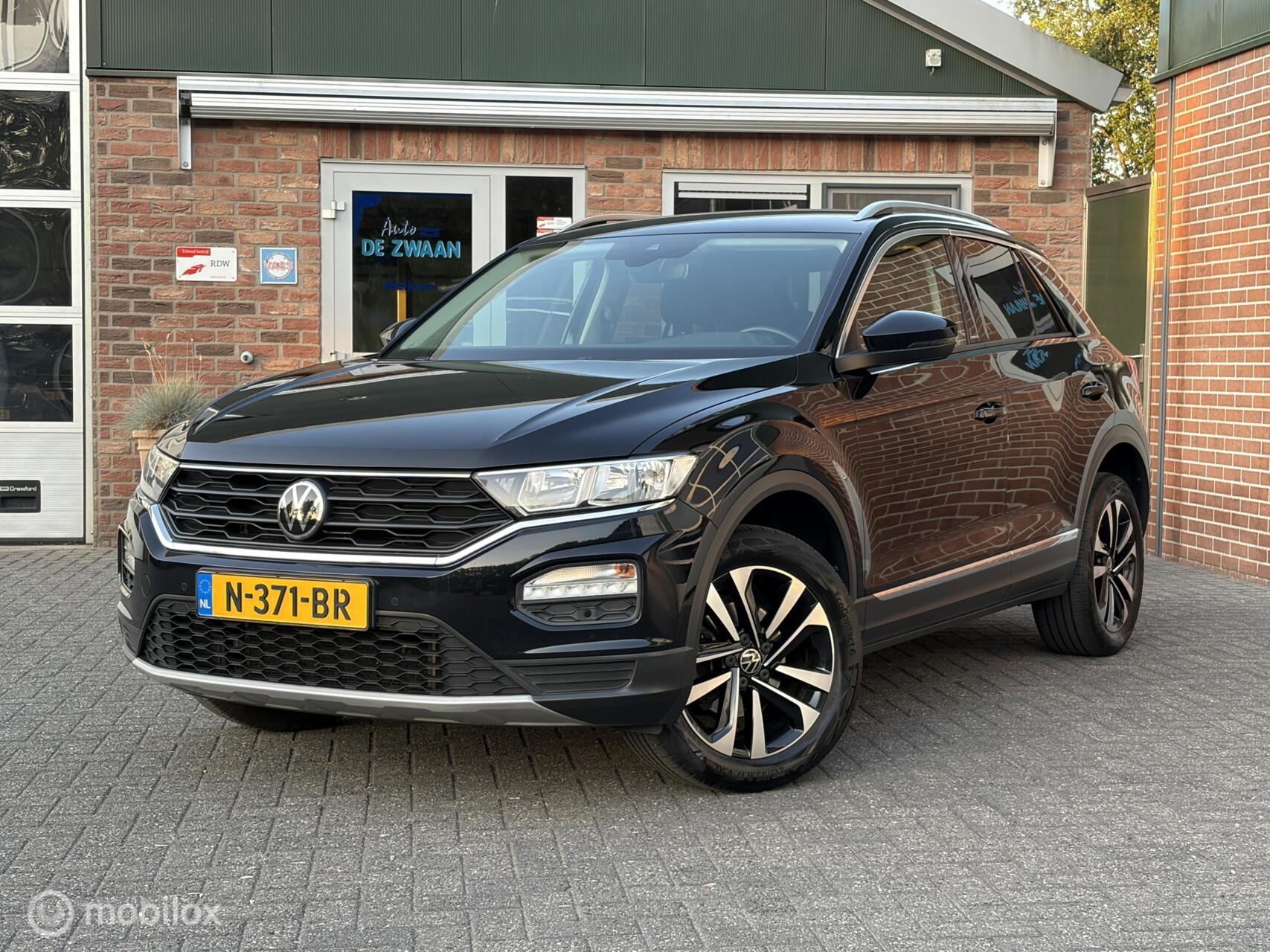 Volkswagen T-roc 1.5 TSI Busines Edition|Afneembare Trekhaak|Camera|Carplay|Stoelverwarming|Parkeersensoren V/A. 2020 - voorkant