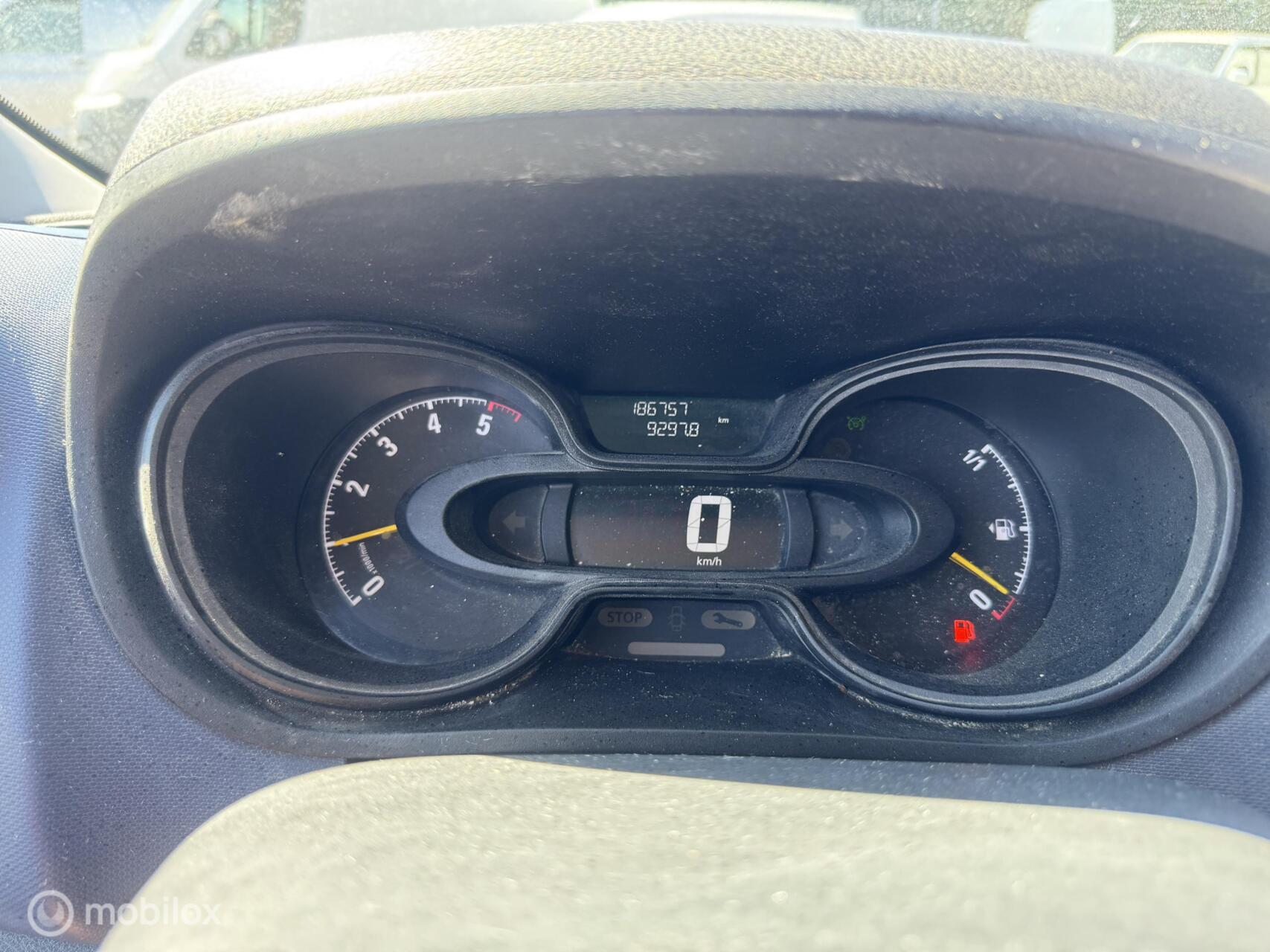 Foto van Opel Vivaro-b