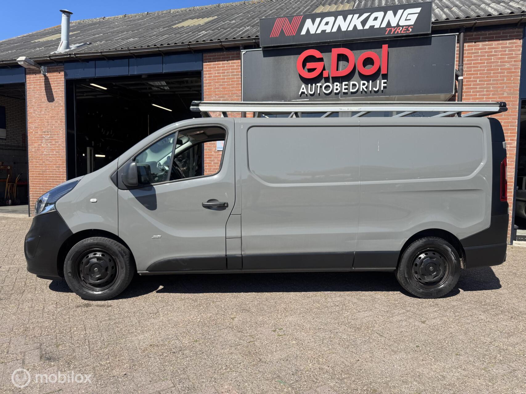 Foto van Opel Vivaro-b