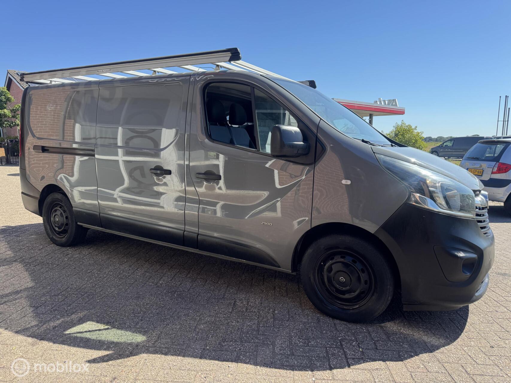 Foto van Opel Vivaro-b