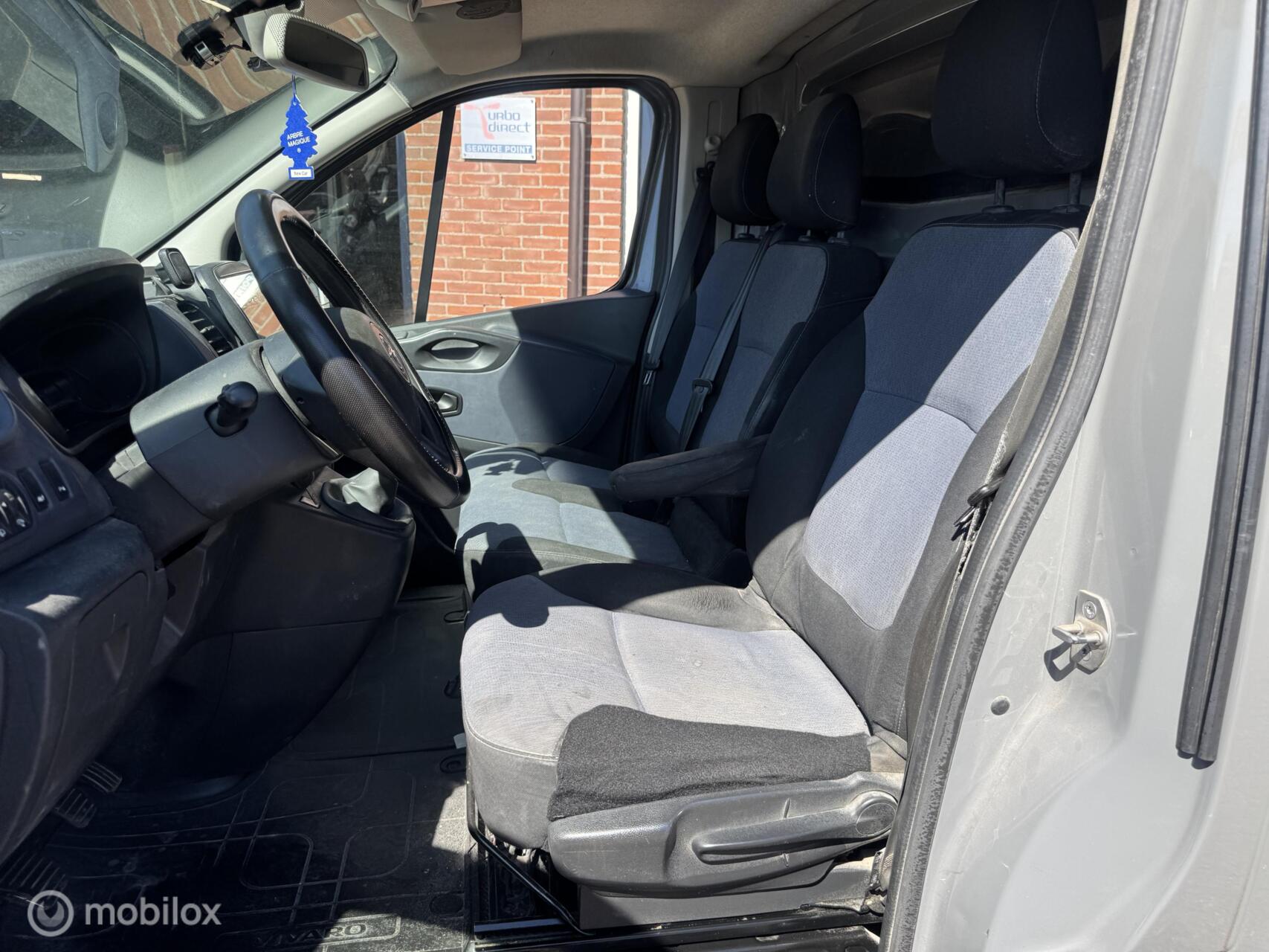 Foto van Opel Vivaro-b