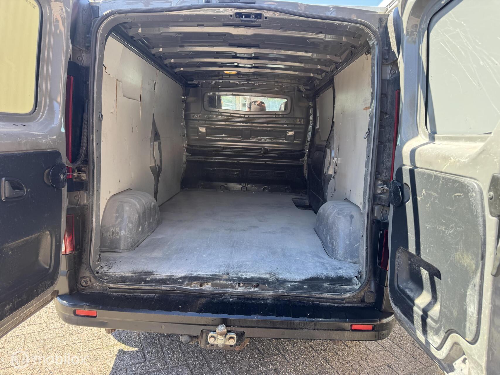 Foto van Opel Vivaro-b