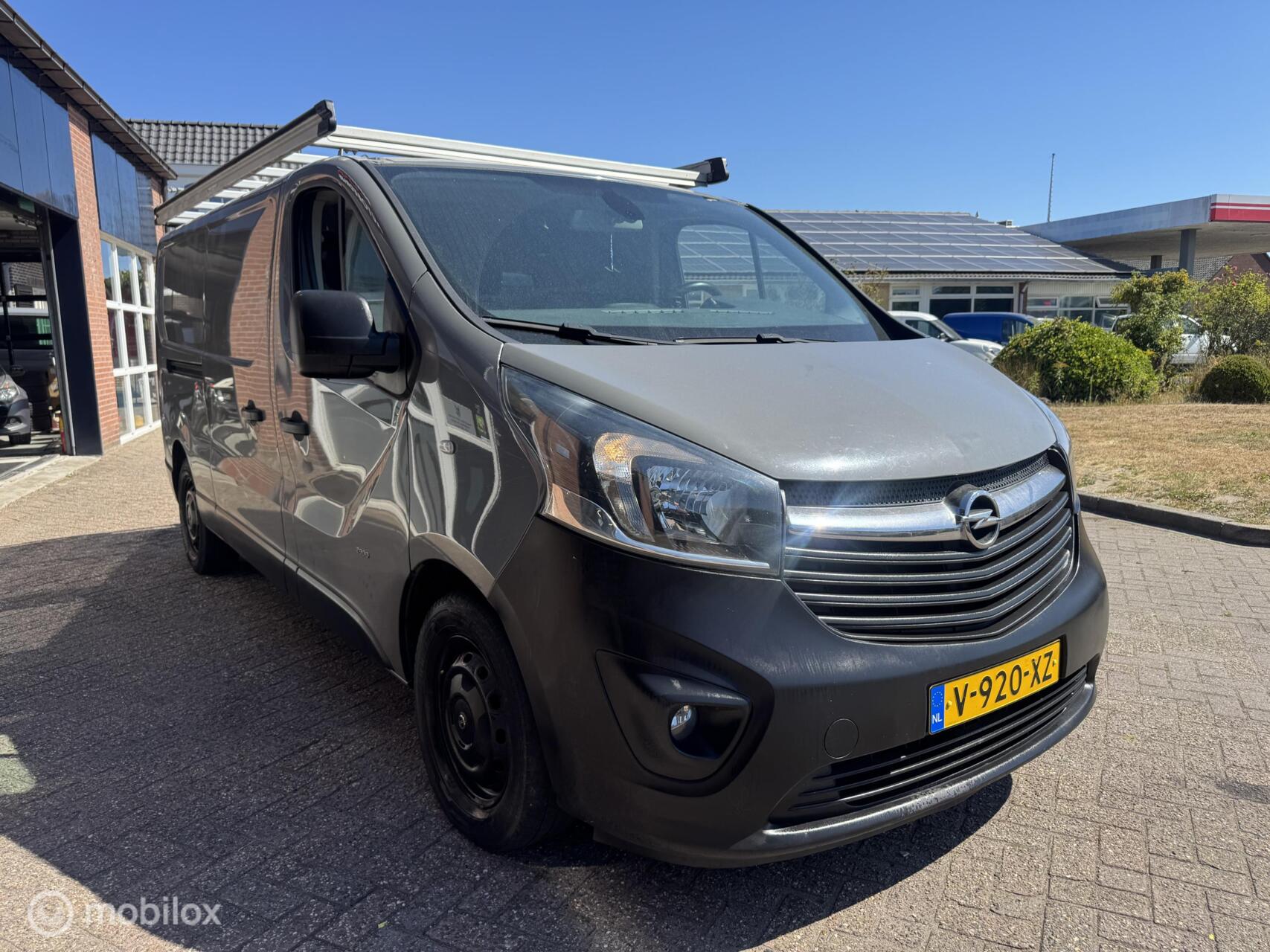 Foto van Opel Vivaro-b