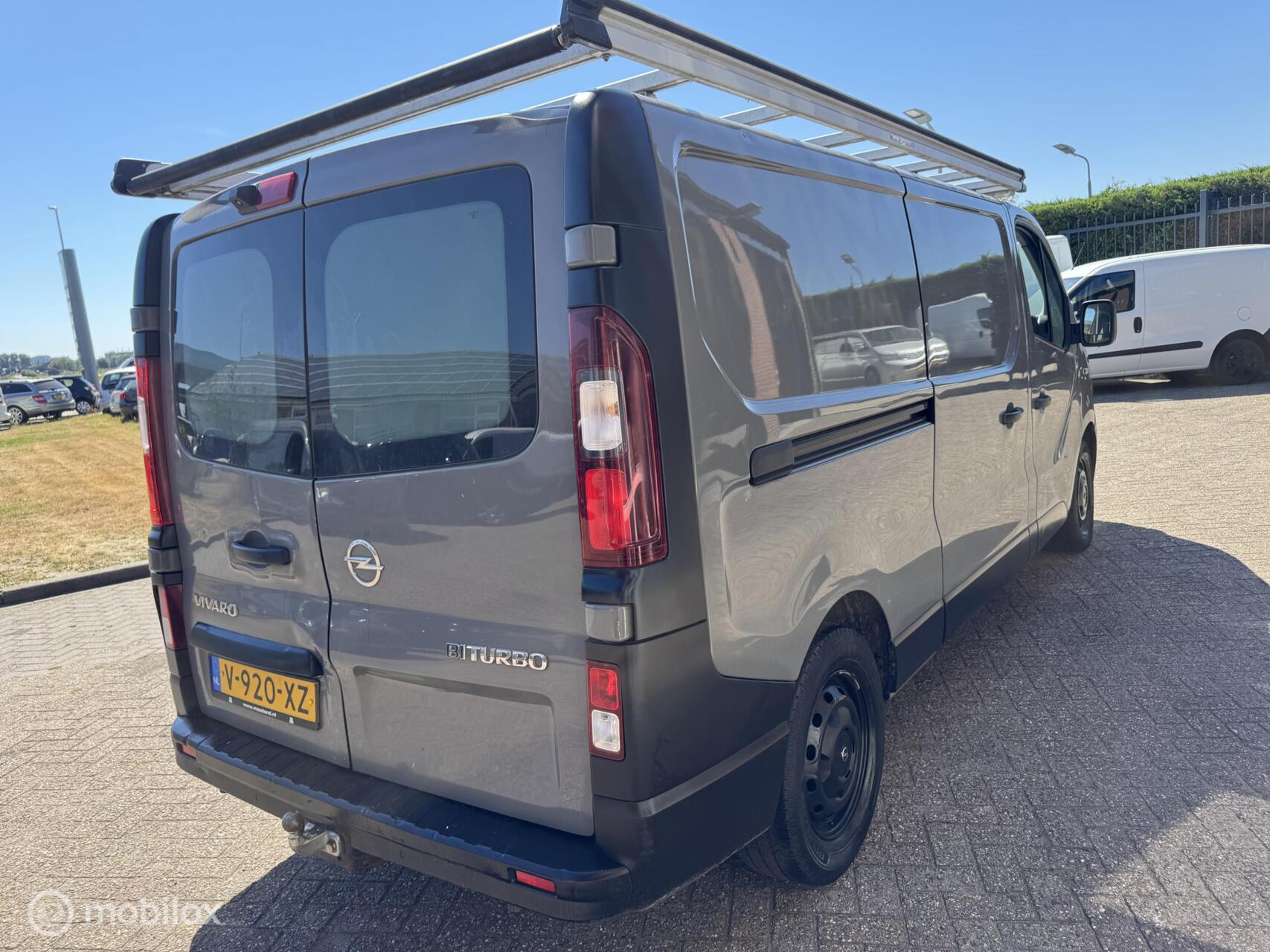 Foto van Opel Vivaro-b