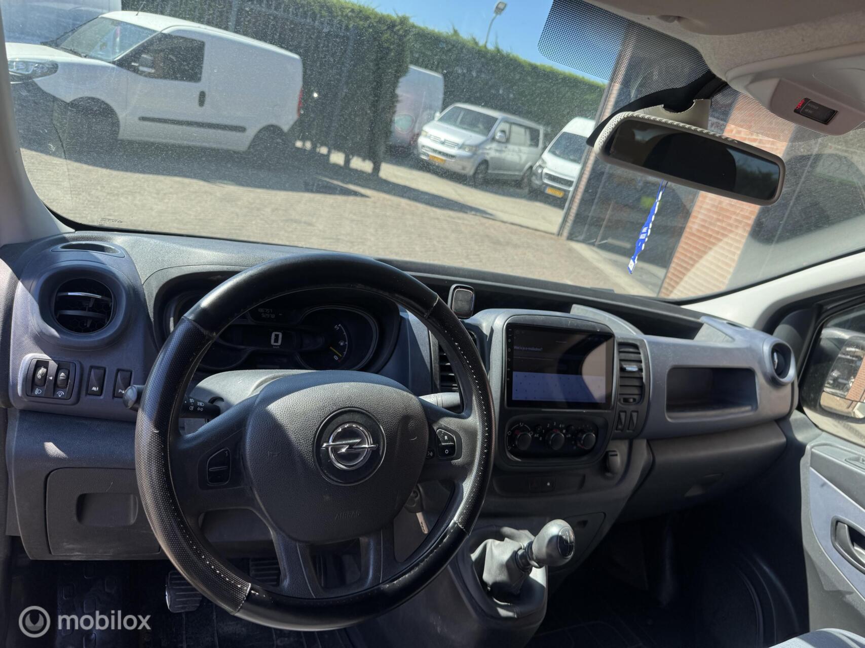 Foto van Opel Vivaro-b