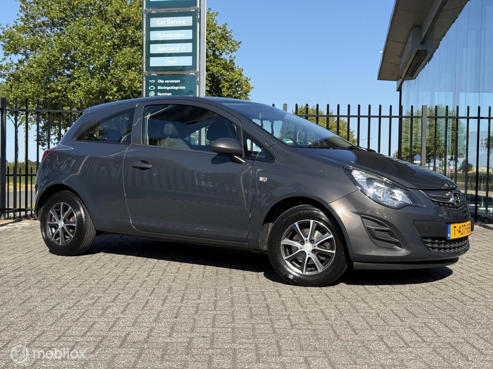 Opel Corsa 1.2-16V BlitZ 2014 - voorkant