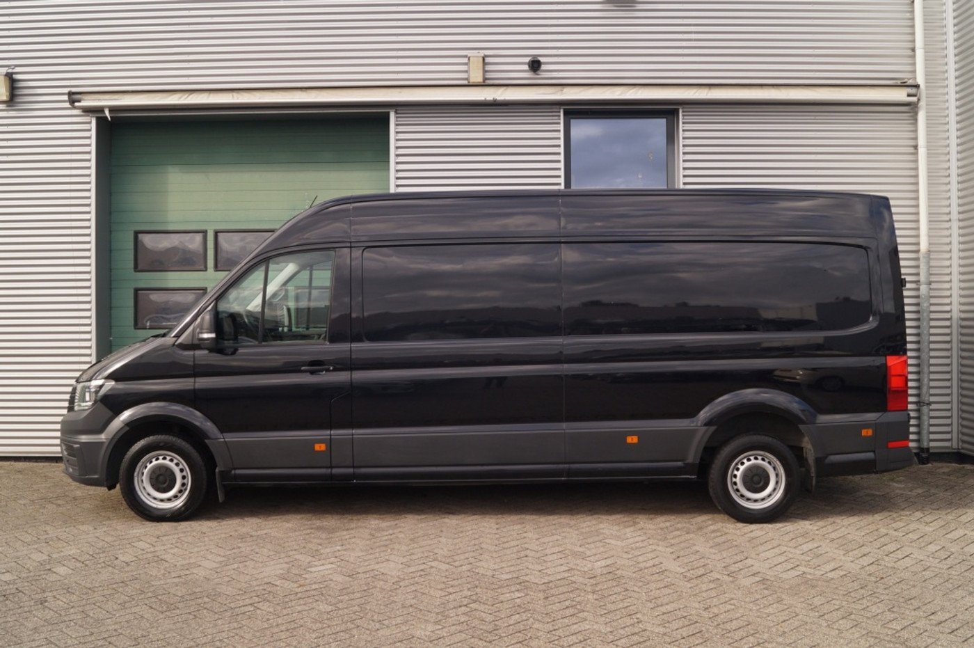 Volkswagen Crafter 35 2.0 TDI L4H3 Hi 2021 - voorkant