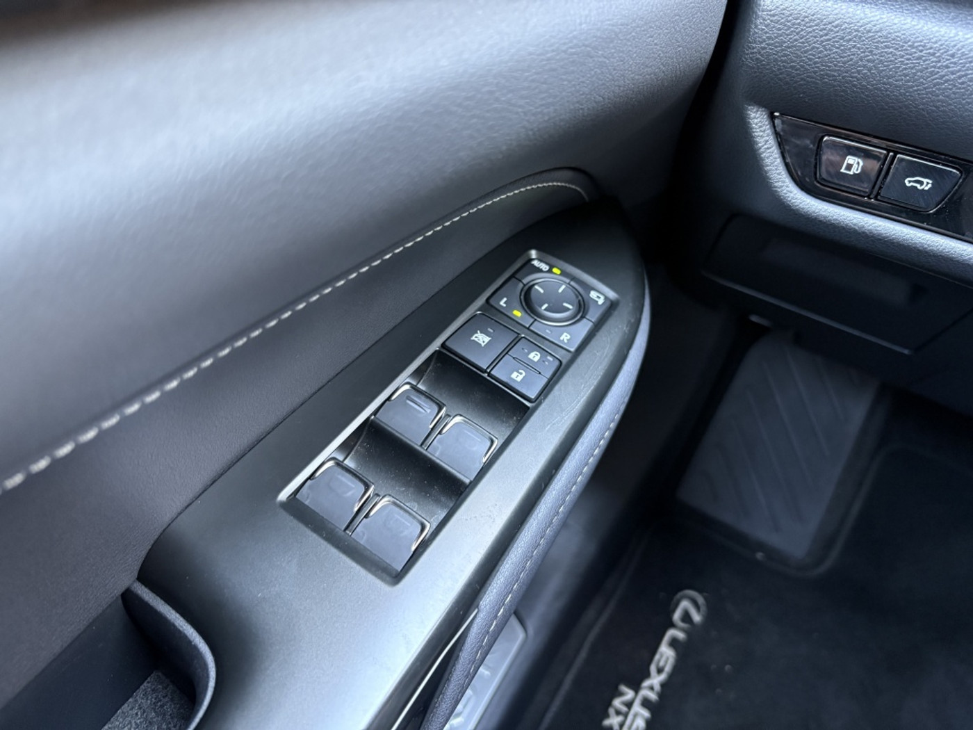 Foto van Lexus Lexus Nx450h+