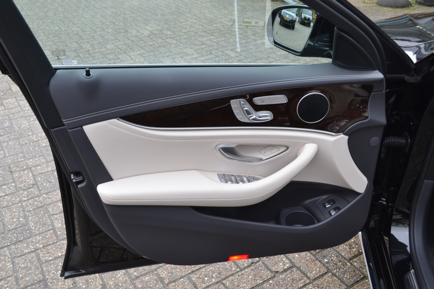 Foto van Mercedes-Benz E 300 E