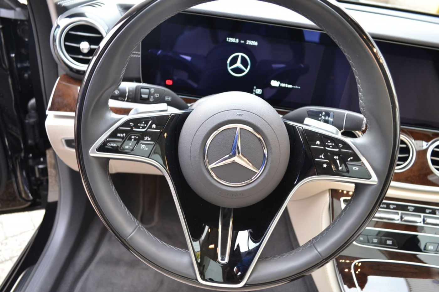 Foto van Mercedes-Benz E 300 E