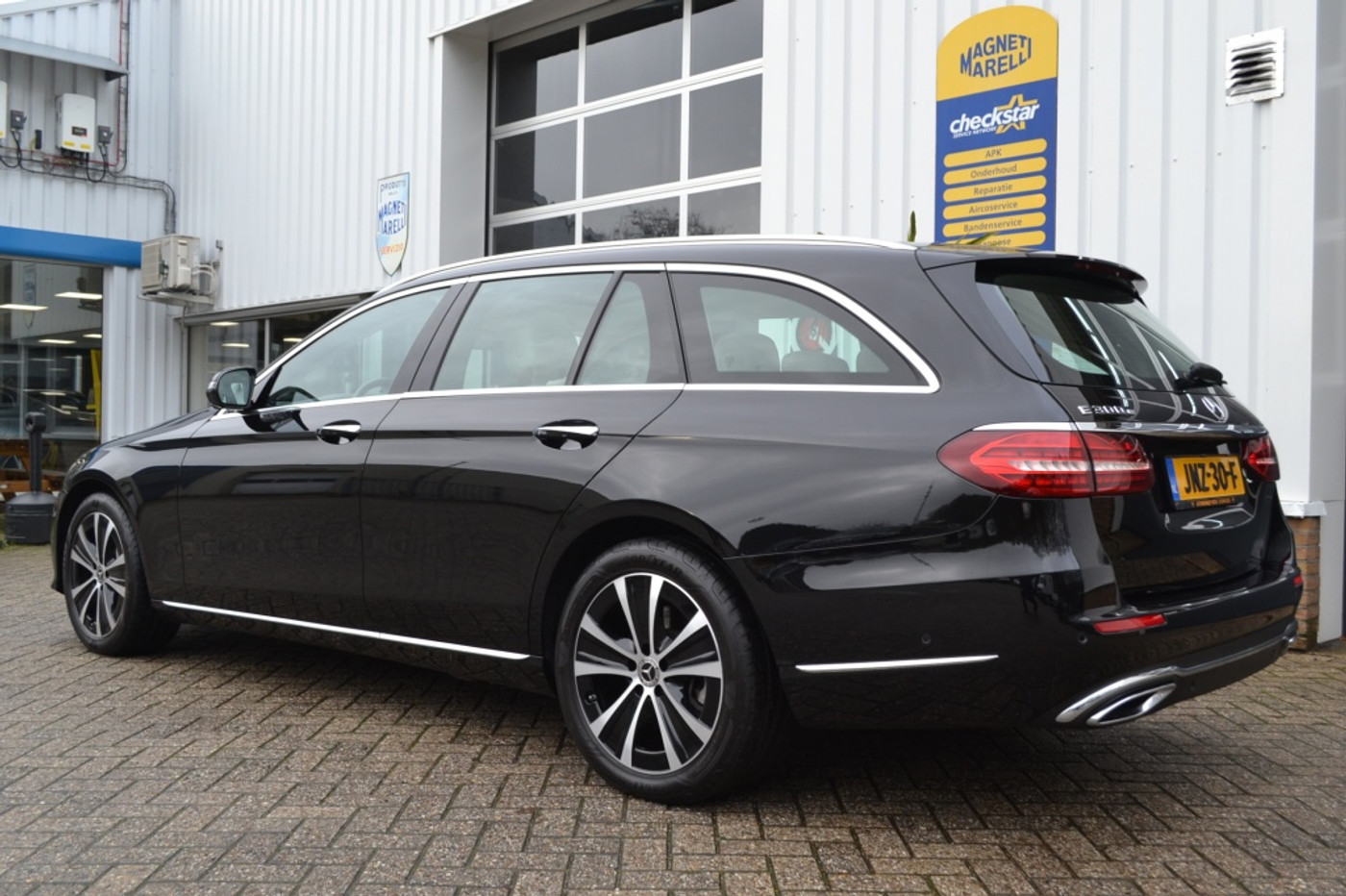 Foto van Mercedes-Benz E 300 E