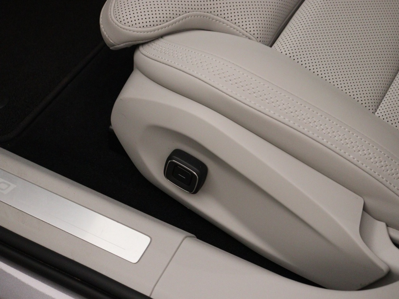 Foto van Volvo Es90